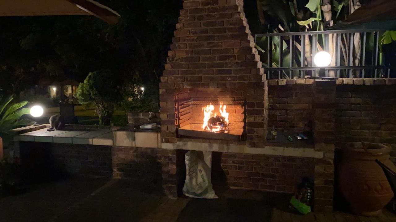 Safari Club Guest Lodge Or Tambo International Airport เคมป์ตัน พาร์ค ภายนอก รูปภาพ