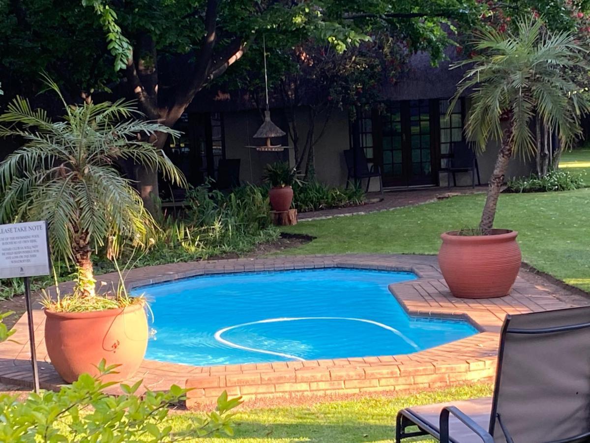 Safari Club Guest Lodge Or Tambo International Airport เคมป์ตัน พาร์ค ภายนอก รูปภาพ