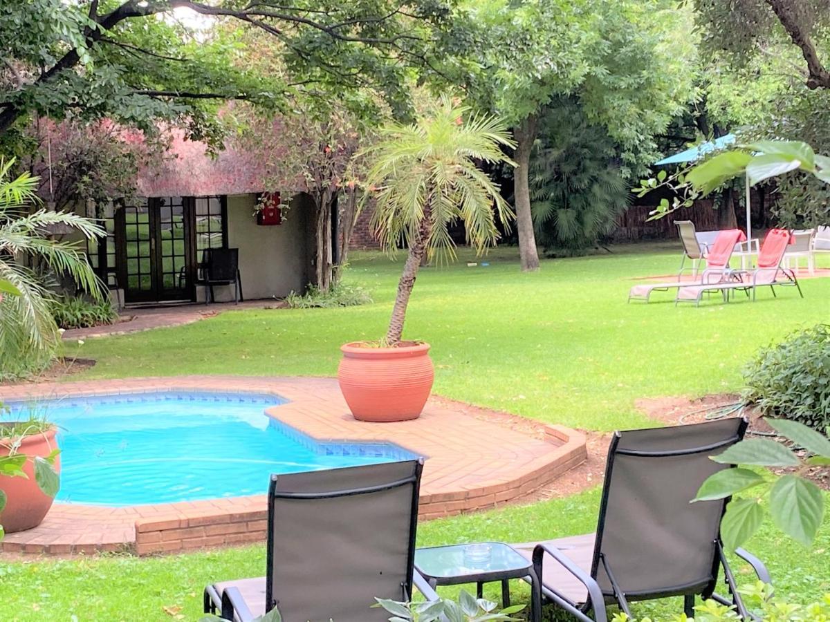 Safari Club Guest Lodge Or Tambo International Airport เคมป์ตัน พาร์ค ภายนอก รูปภาพ