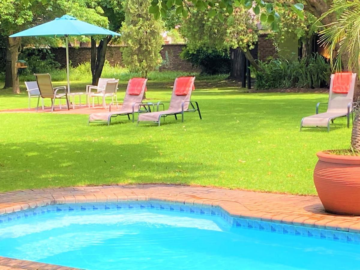 Safari Club Guest Lodge Or Tambo International Airport เคมป์ตัน พาร์ค ภายนอก รูปภาพ
