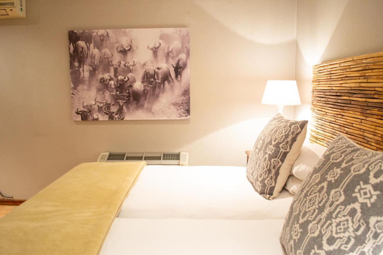 Safari Club Guest Lodge Or Tambo International Airport เคมป์ตัน พาร์ค ภายนอก รูปภาพ