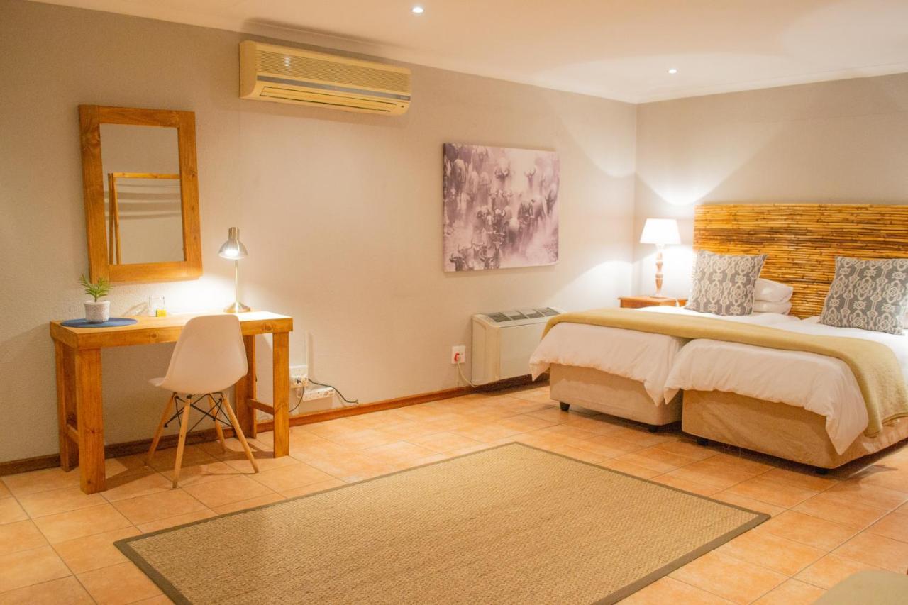 Safari Club Guest Lodge Or Tambo International Airport เคมป์ตัน พาร์ค ภายนอก รูปภาพ