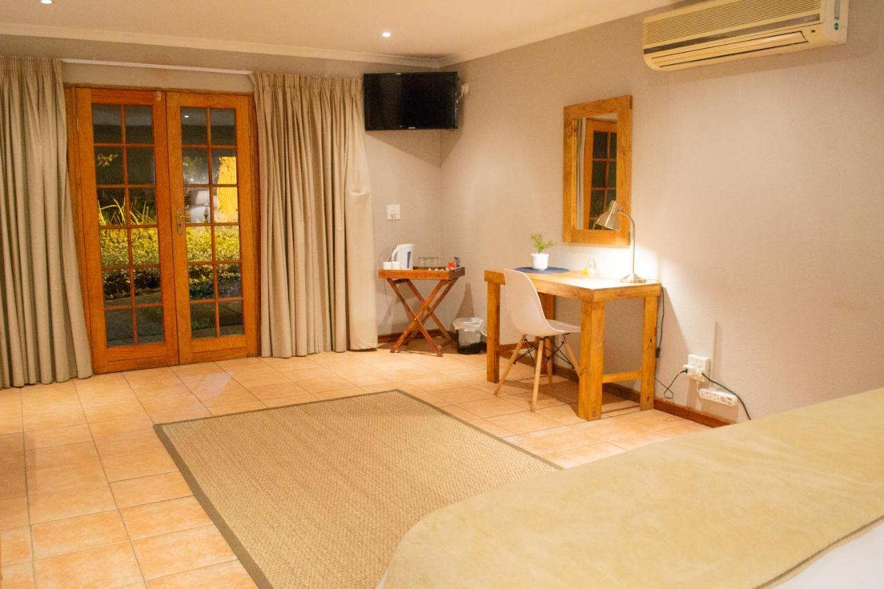 Safari Club Guest Lodge Or Tambo International Airport เคมป์ตัน พาร์ค ภายนอก รูปภาพ