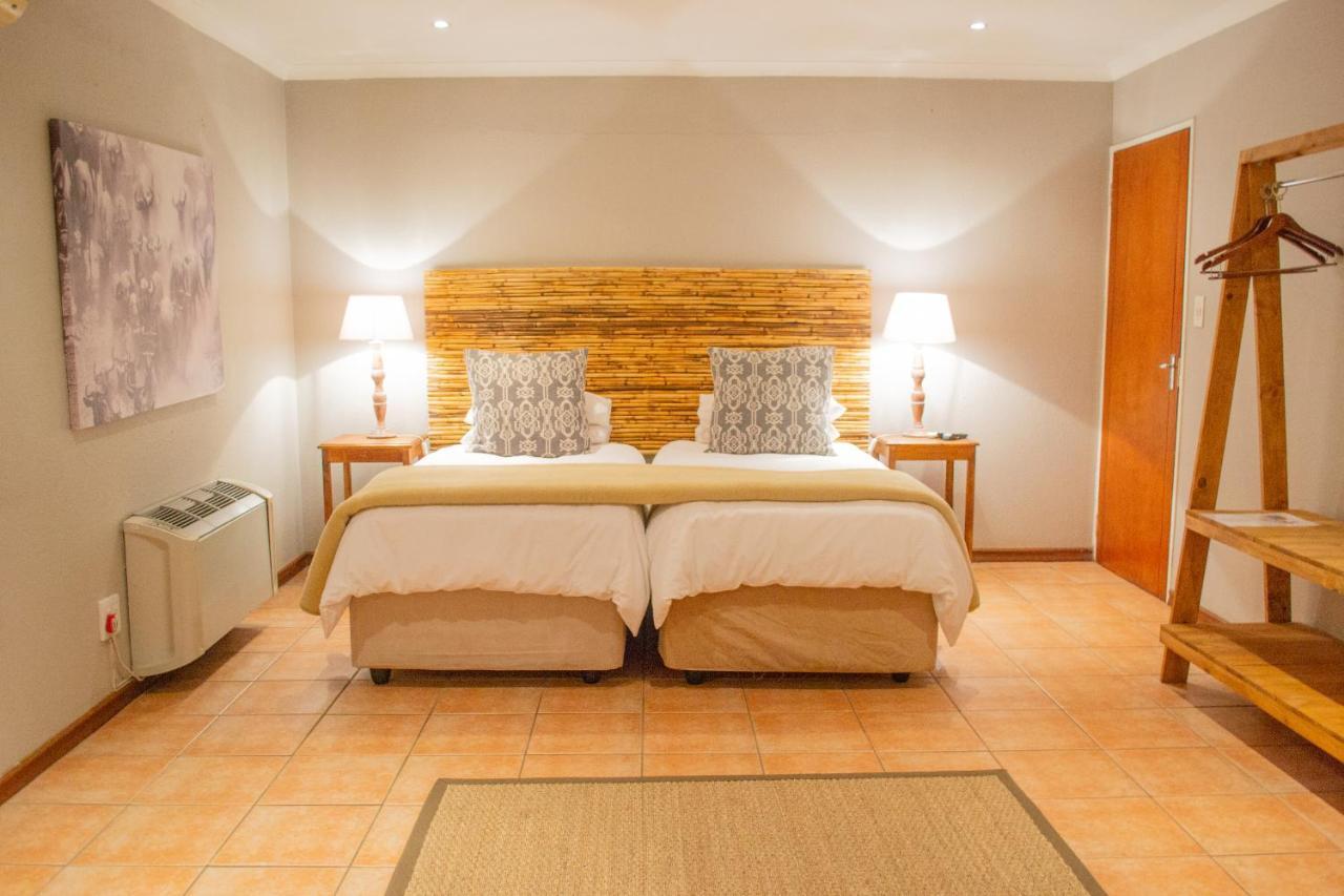 Safari Club Guest Lodge Or Tambo International Airport เคมป์ตัน พาร์ค ภายนอก รูปภาพ