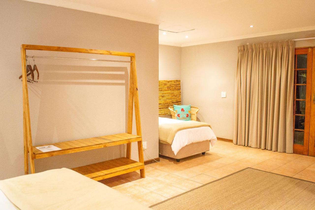 Safari Club Guest Lodge Or Tambo International Airport เคมป์ตัน พาร์ค ภายนอก รูปภาพ