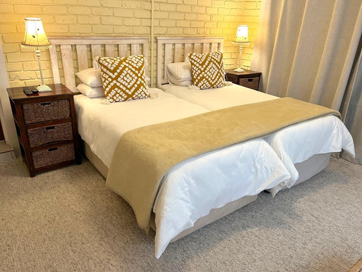 Safari Club Guest Lodge Or Tambo International Airport เคมป์ตัน พาร์ค ภายนอก รูปภาพ