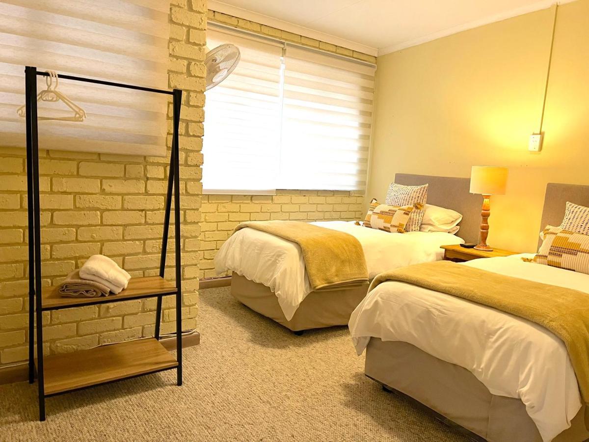 Safari Club Guest Lodge Or Tambo International Airport เคมป์ตัน พาร์ค ภายนอก รูปภาพ