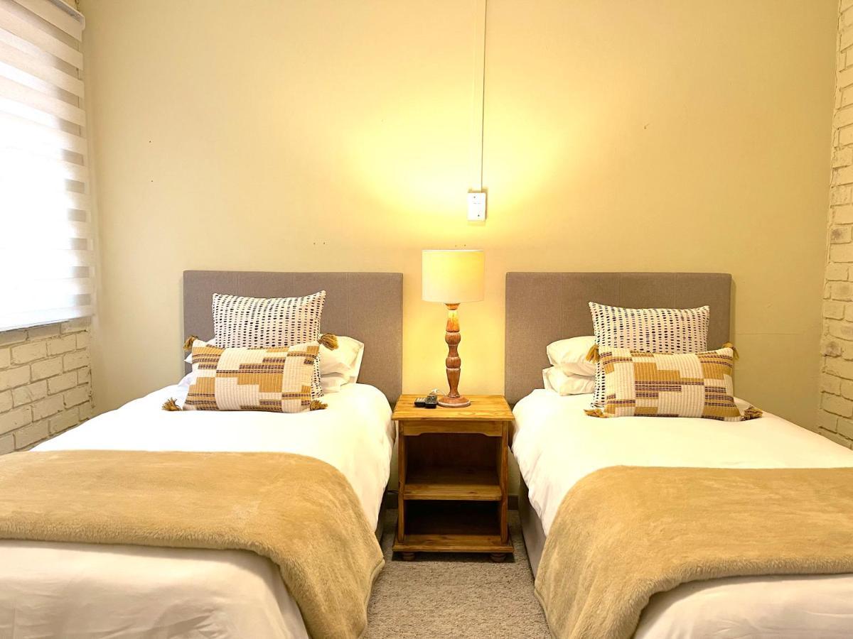 Safari Club Guest Lodge Or Tambo International Airport เคมป์ตัน พาร์ค ภายนอก รูปภาพ
