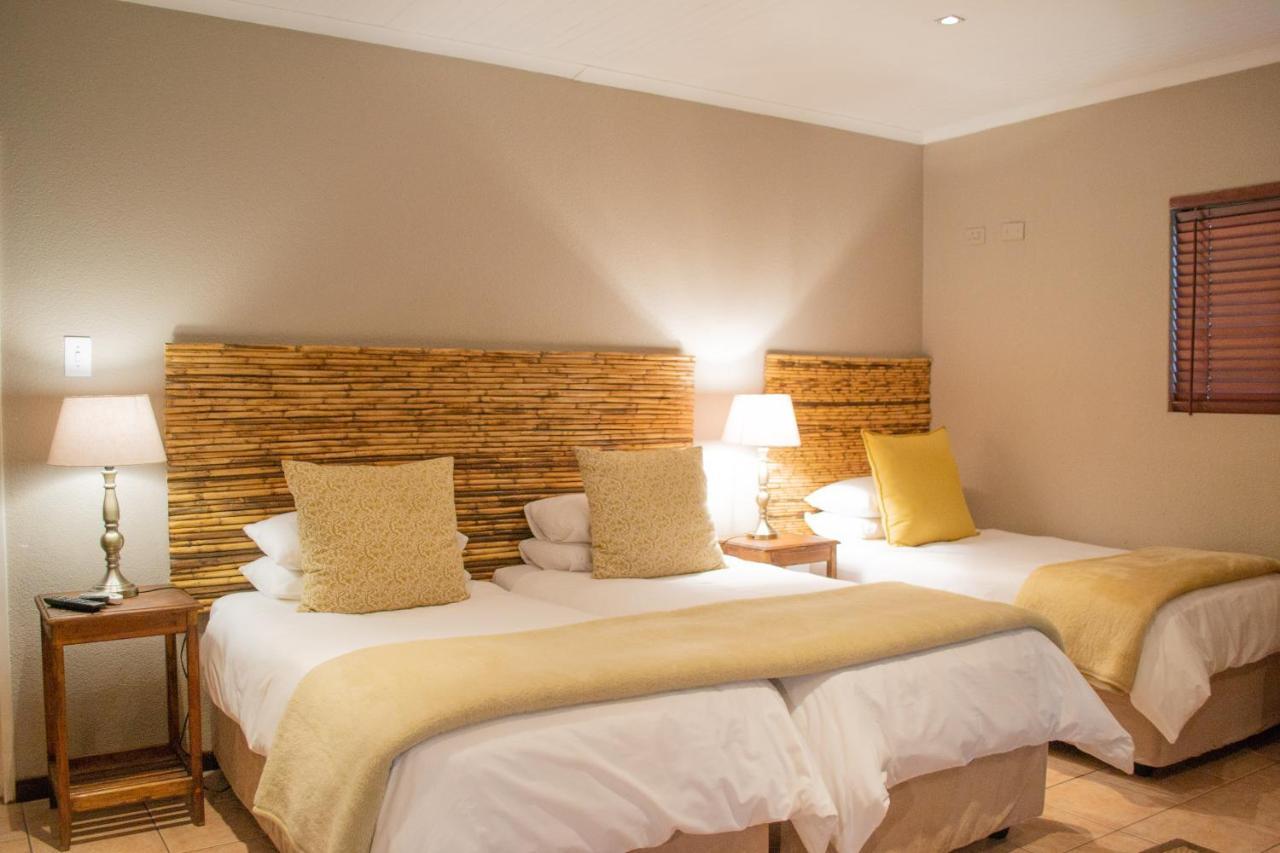 Safari Club Guest Lodge Or Tambo International Airport เคมป์ตัน พาร์ค ภายนอก รูปภาพ