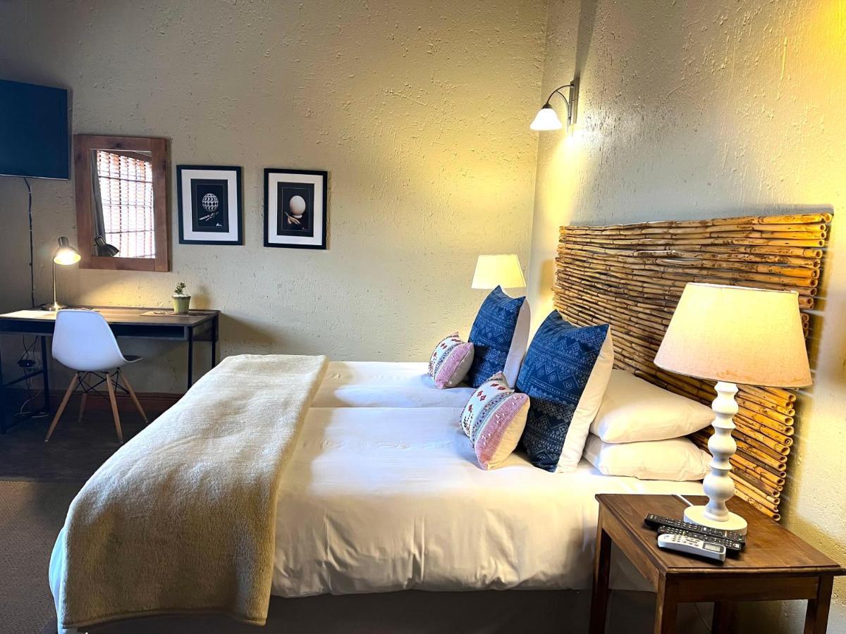 Safari Club Guest Lodge Or Tambo International Airport เคมป์ตัน พาร์ค ภายนอก รูปภาพ