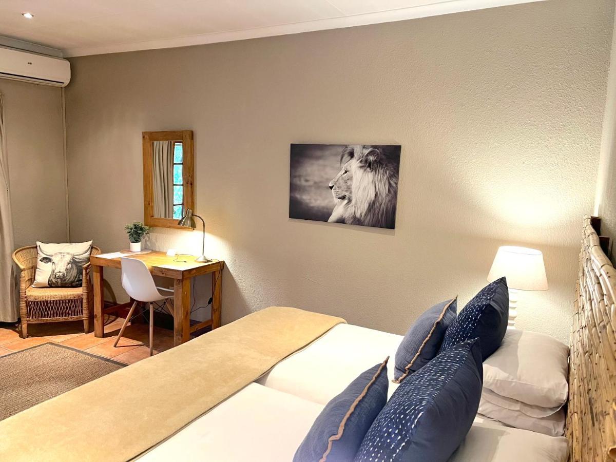Safari Club Guest Lodge Or Tambo International Airport เคมป์ตัน พาร์ค ภายนอก รูปภาพ