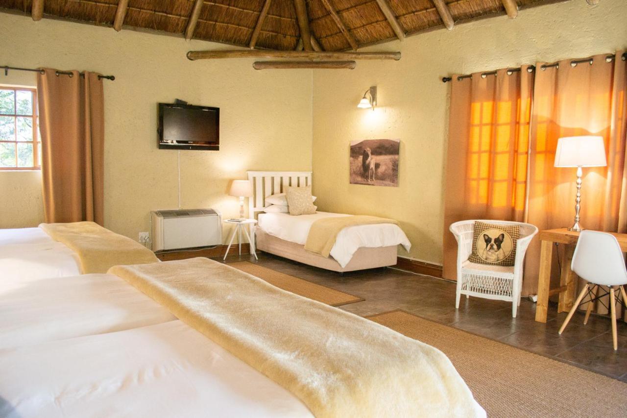 Safari Club Guest Lodge Or Tambo International Airport เคมป์ตัน พาร์ค ภายนอก รูปภาพ