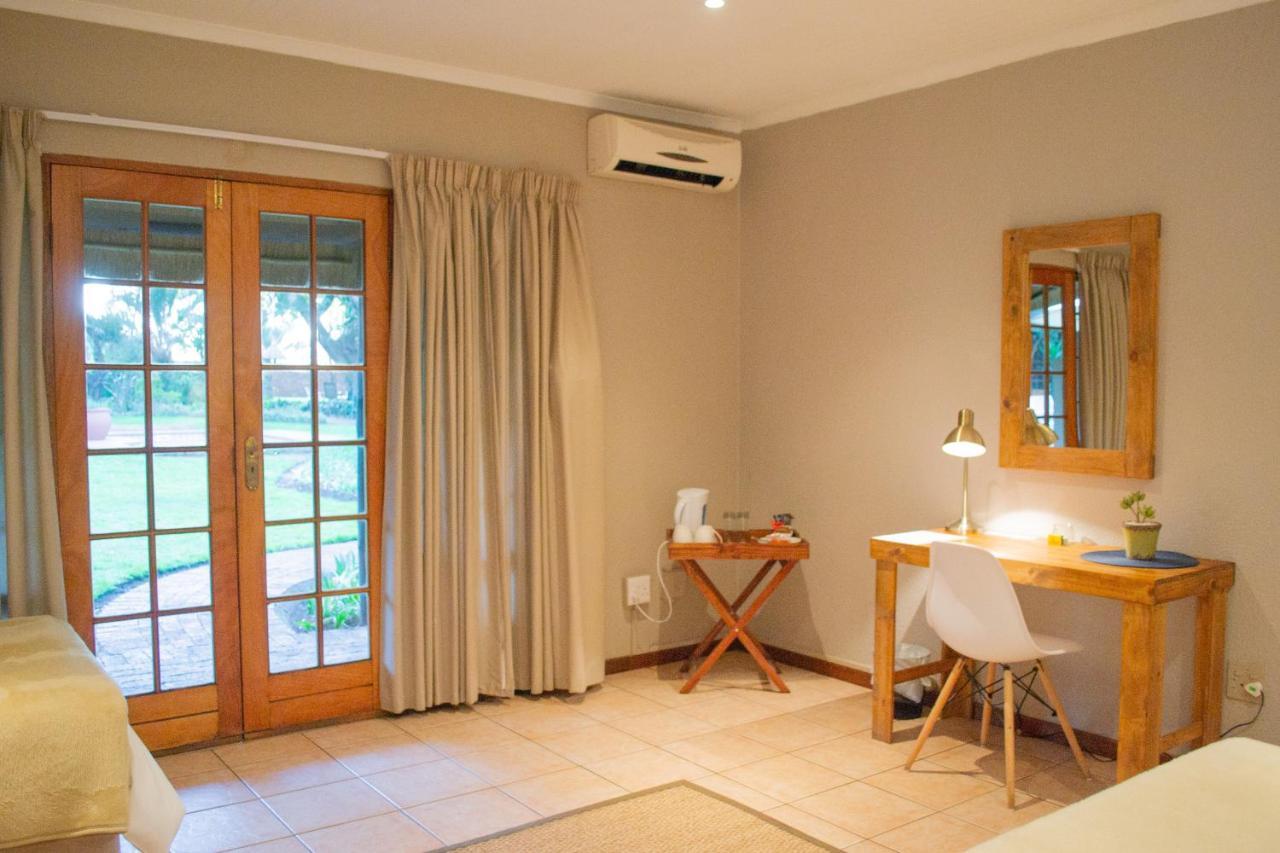 Safari Club Guest Lodge Or Tambo International Airport เคมป์ตัน พาร์ค ภายนอก รูปภาพ