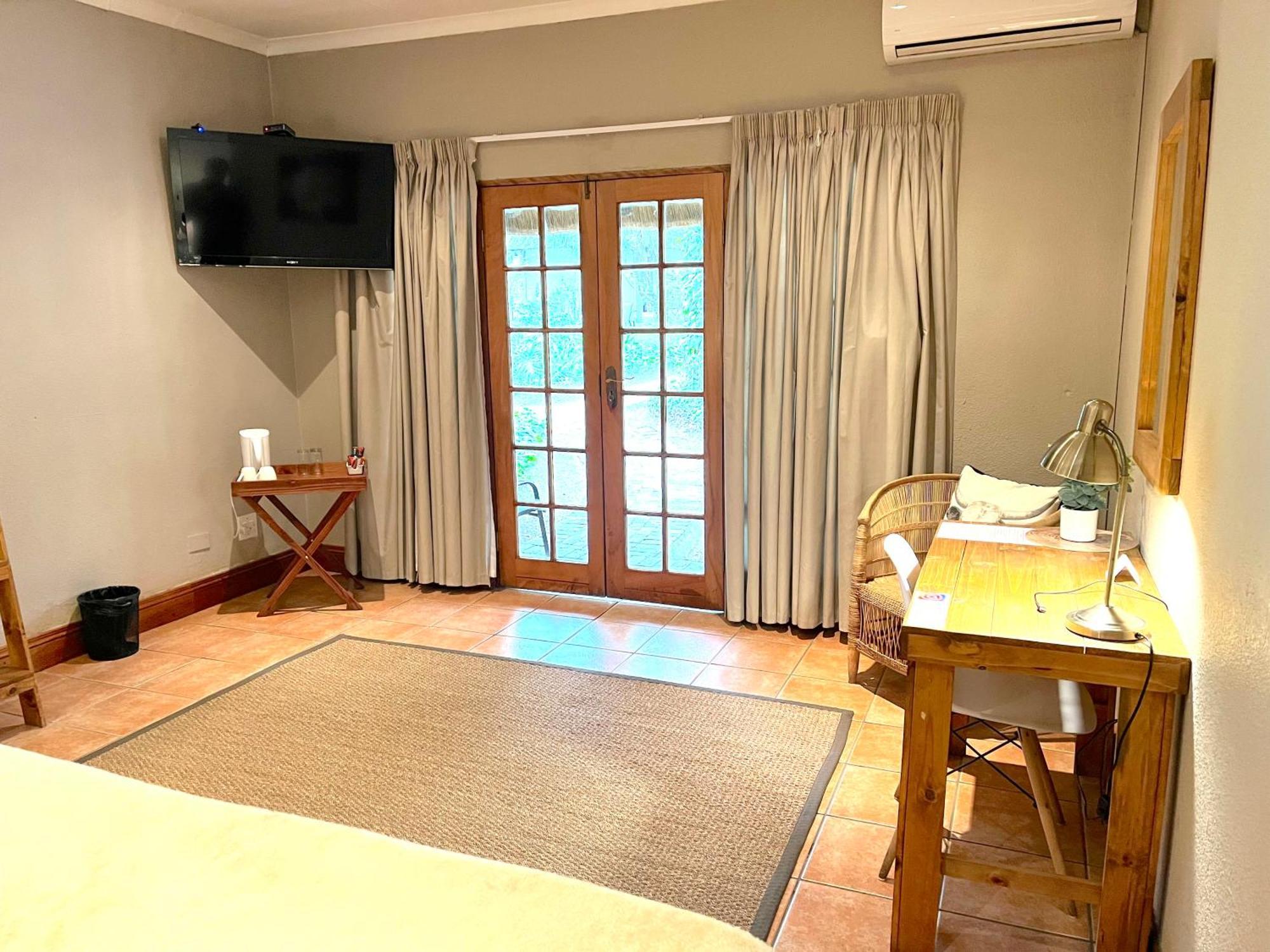 Safari Club Guest Lodge Or Tambo International Airport เคมป์ตัน พาร์ค ภายนอก รูปภาพ