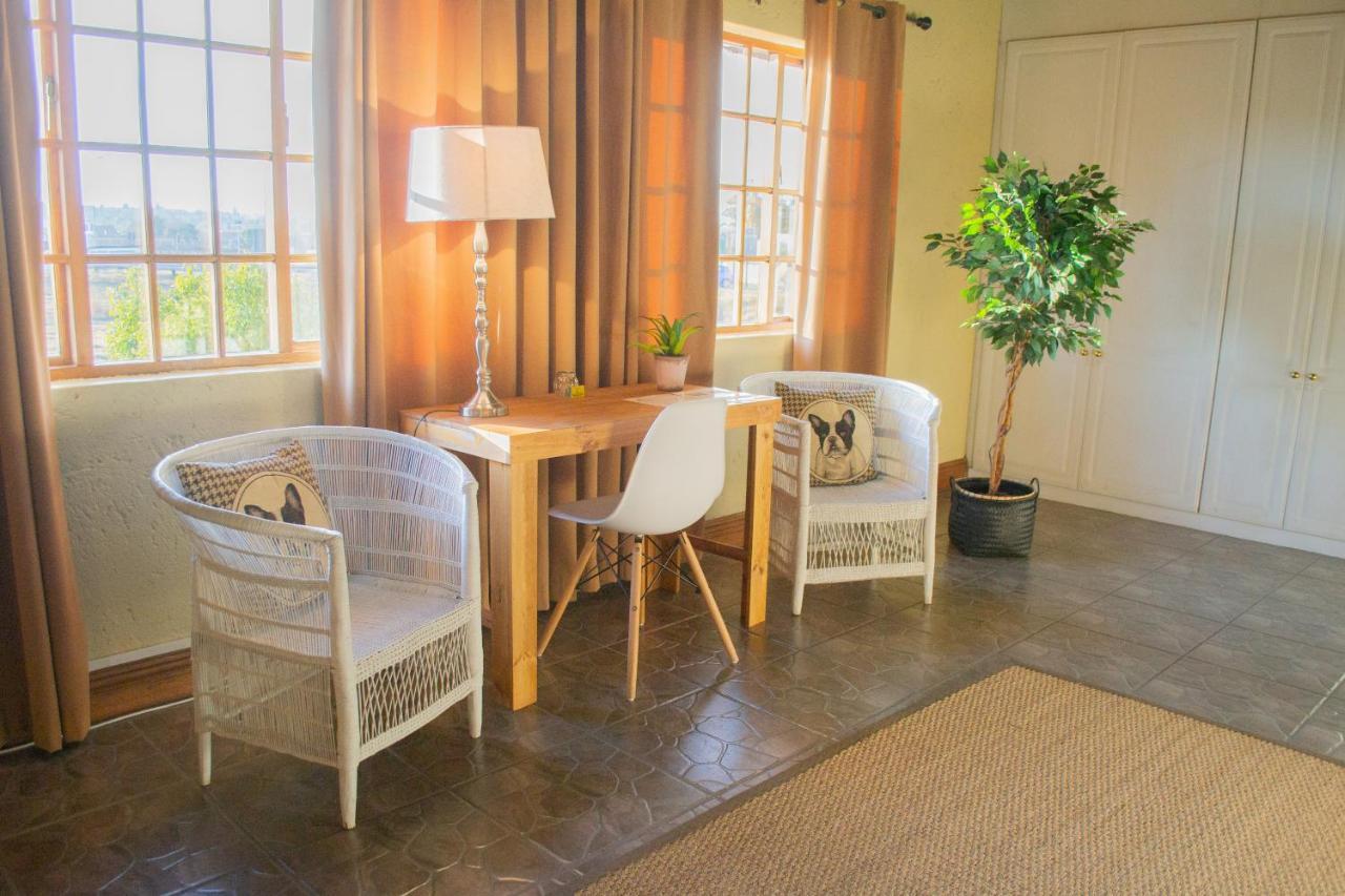 Safari Club Guest Lodge Or Tambo International Airport เคมป์ตัน พาร์ค ภายนอก รูปภาพ