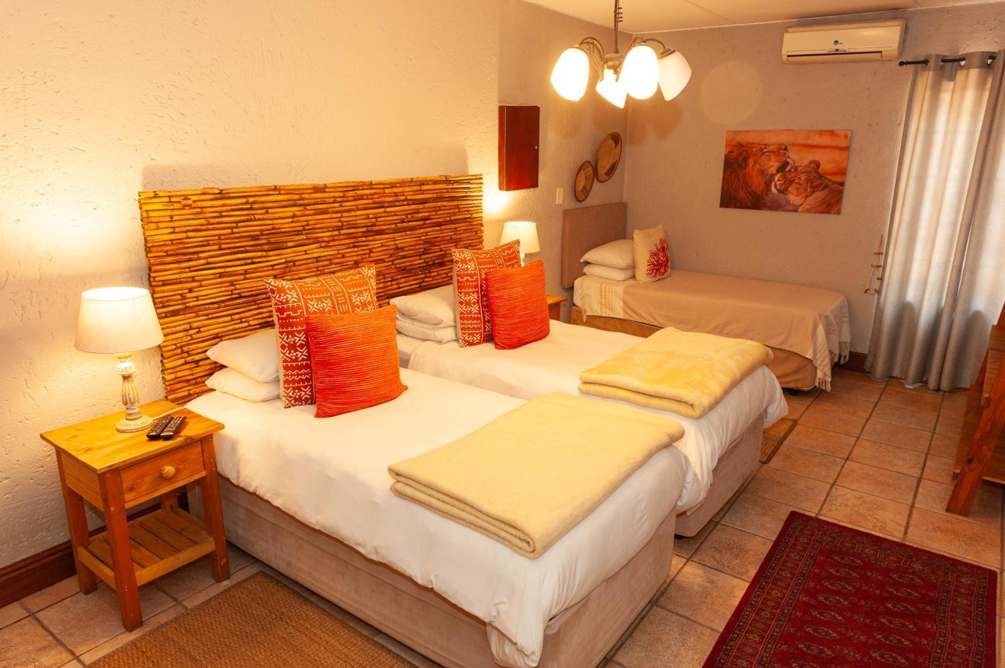 Safari Club Guest Lodge Or Tambo International Airport เคมป์ตัน พาร์ค ภายนอก รูปภาพ