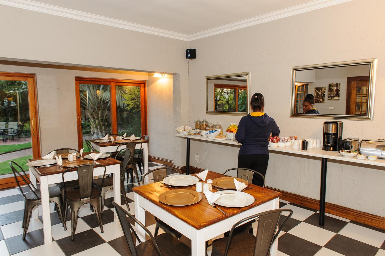 Safari Club Guest Lodge Or Tambo International Airport เคมป์ตัน พาร์ค ภายนอก รูปภาพ