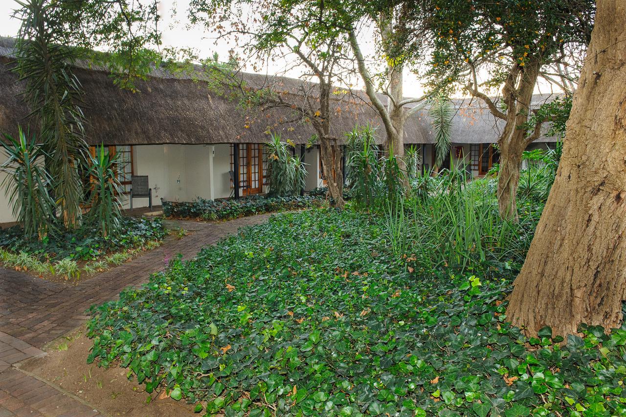 Safari Club Guest Lodge Or Tambo International Airport เคมป์ตัน พาร์ค ภายนอก รูปภาพ