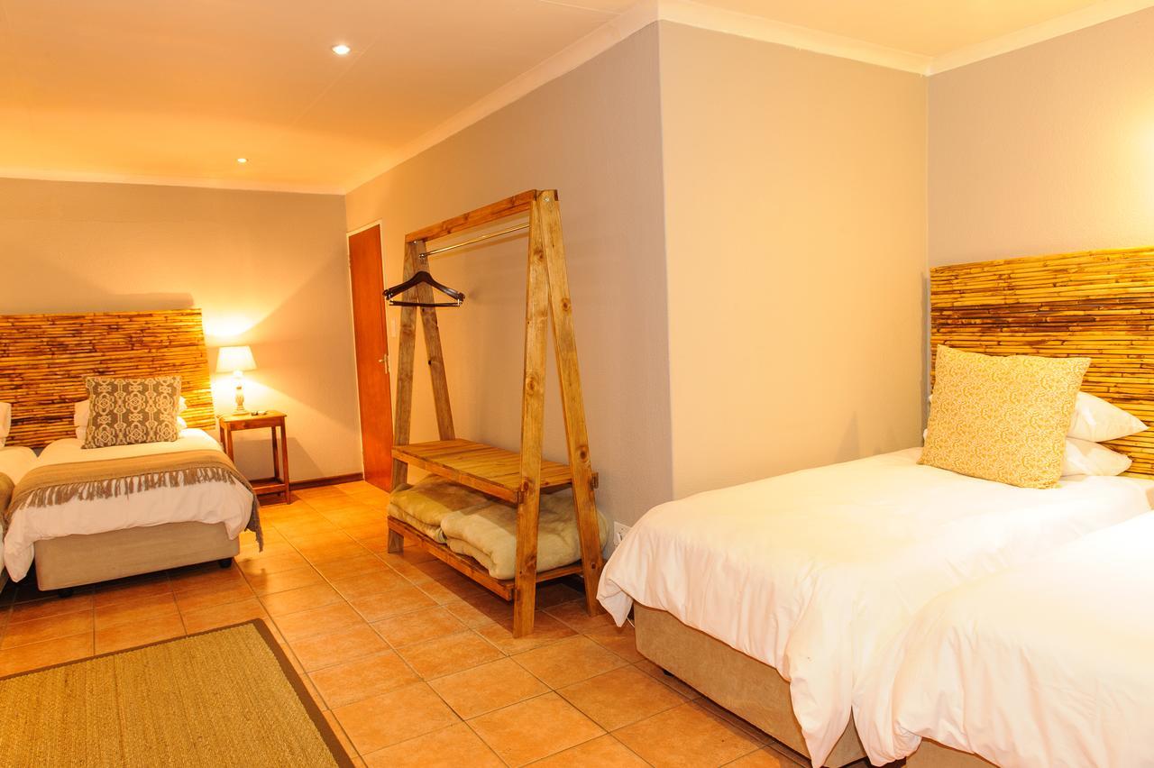 Safari Club Guest Lodge Or Tambo International Airport เคมป์ตัน พาร์ค ภายนอก รูปภาพ